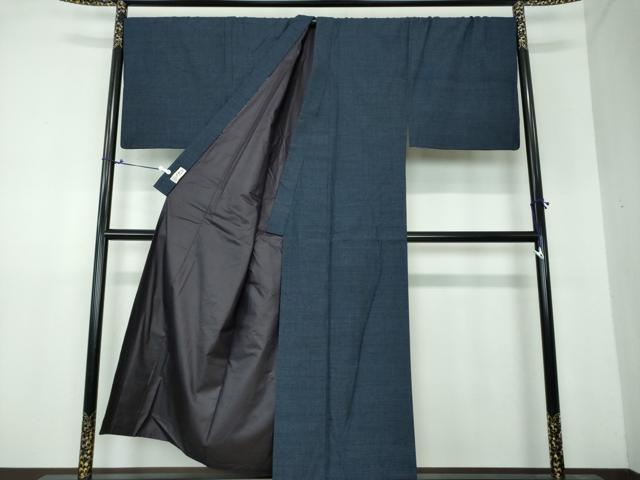平和屋着物●男性　本場結城紬　重要無形文化財　キングサイズ　100亀甲　総詰め　濃紺地　正絹　逸品　DAAU5132ps