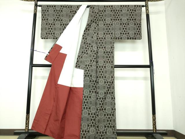 平和屋着物●本場大島紬 7マルキ 毘沙門亀甲 正絹 逸品 DAAU5225ps