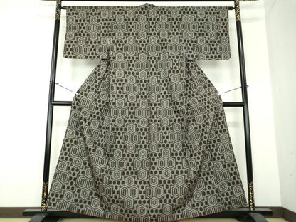 平和屋着物●本場大島紬 7マルキ 毘沙門亀甲 正絹 逸品 DAAU5225ps