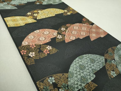 平和屋着物●六通柄袋帯 唐織 遠山花文 黒地 金糸 正絹 逸品 DAAU5441ps