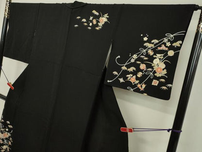 平和屋着物●訪問着　作家物　宝尽くし草花文　黒地　金彩　正絹　逸品　DAAV1189tw