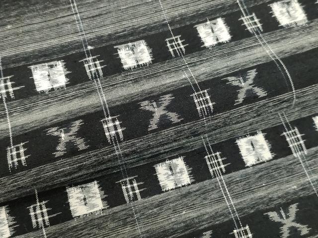 平和屋着物●上質な紬 横段花唐草文 黒地 正絹 逸品 DAAV1324tw