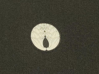 平和屋着物●創業460年・千總　黒留袖　駒刺繍　枝松文　金彩　正絹　逸品　DAAV3221du