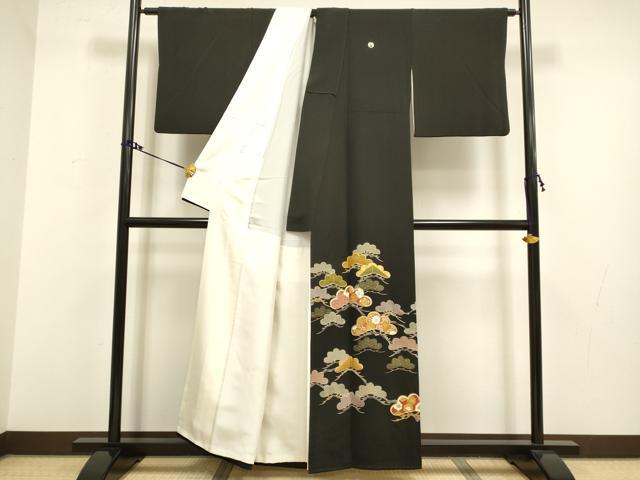 平和屋着物●創業460年・千總　黒留袖　駒刺繍　枝松文　金彩　正絹　逸品　DAAV3221du
