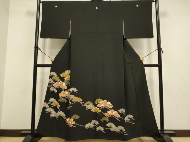 平和屋着物●創業460年・千總　黒留袖　駒刺繍　枝松文　金彩　正絹　逸品　DAAV3221du