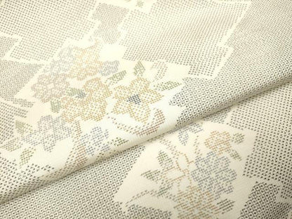 平和屋着物●本場大島紬 白大島 120亀甲 松皮菱花文 正絹 逸品 DAAV3248du