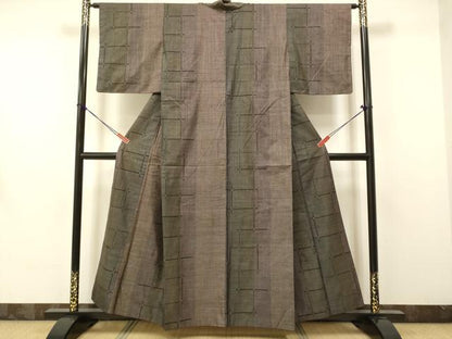 平和屋着物●本場大島紬　9マルキ　格子　正絹　逸品　DAAV3259du