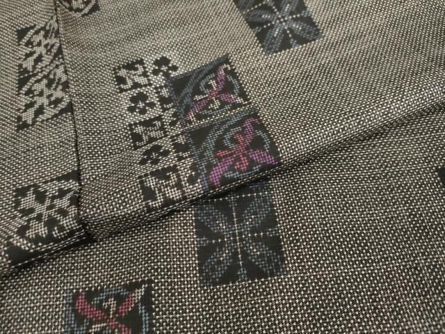 平和屋着物●本場大島紬　7マルキ　格子草花文　正絹　逸品　DAAV4890ud