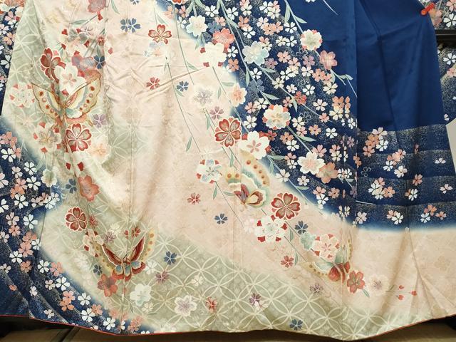 平和屋着物●豪華振袖 駒刺繍 花蝶文 暈し染め 金銀彩 正絹 逸品 DAAV4902ud
