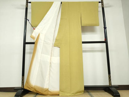 平和屋着物●上質な色無地 霞地紋 青朽葉色 正絹 逸品 DAAV4943ud