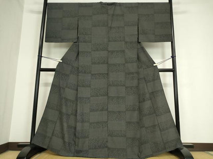 平和屋着物▽本塩沢 単衣 市松草葉文 黒地 110亀甲 正絹 逸品 DAAV5800az