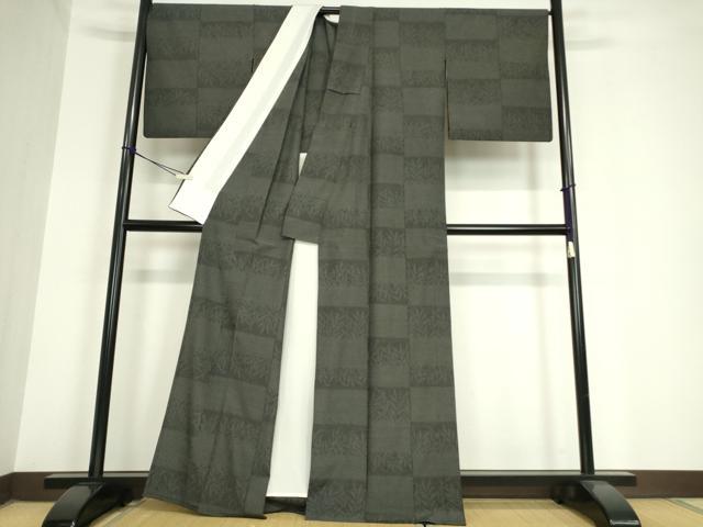 平和屋着物▽本塩沢 単衣 市松草葉文 黒地 110亀甲 正絹 逸品 DAAV5800az