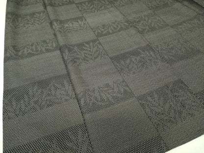平和屋着物▽本塩沢 単衣 市松草葉文 黒地 110亀甲 正絹 逸品 DAAV5800az