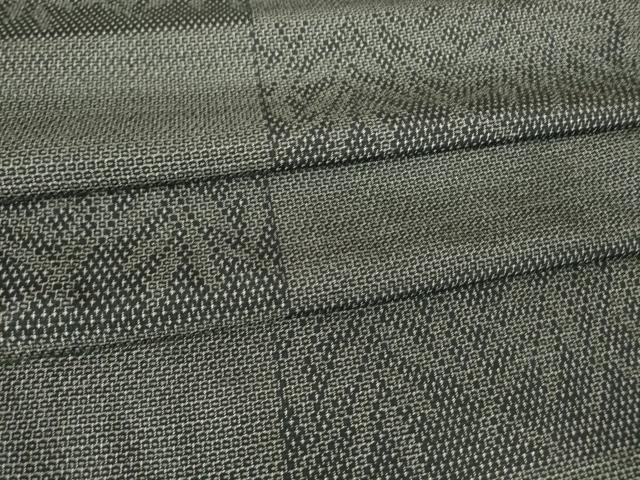 平和屋着物▽本塩沢 単衣 市松草葉文 黒地 110亀甲 正絹 逸品 DAAV5800az