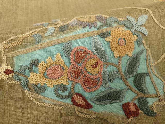平和屋着物●中国三大刺繍　相良刺繍　総刺繍　九寸名古屋帯　紬地　草花文　正絹　逸品　未使用　DAAV6223ps