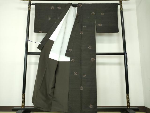 平和屋着物●国指定重要無形文化財　本場久米島紬　手織　捻梅　黒地　正絹　逸品　DAAV6375ps