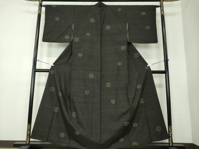 平和屋着物●国指定重要無形文化財　本場久米島紬　手織　捻梅　黒地　正絹　逸品　DAAV6375ps