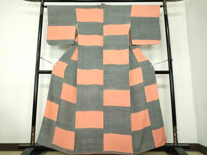 平和屋着物●人間国宝　小宮康孝　江戸小紋　市松　鮫小紋柄　正絹　逸品　DAAV6649ps