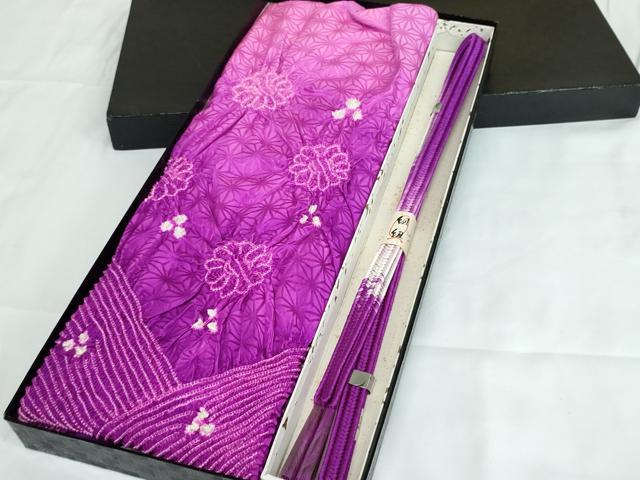 平和屋着物●和装小物　帯締め・帯揚げセット・箱入り　絞り　舞花文　逸品　未使用　DAAV8024by
