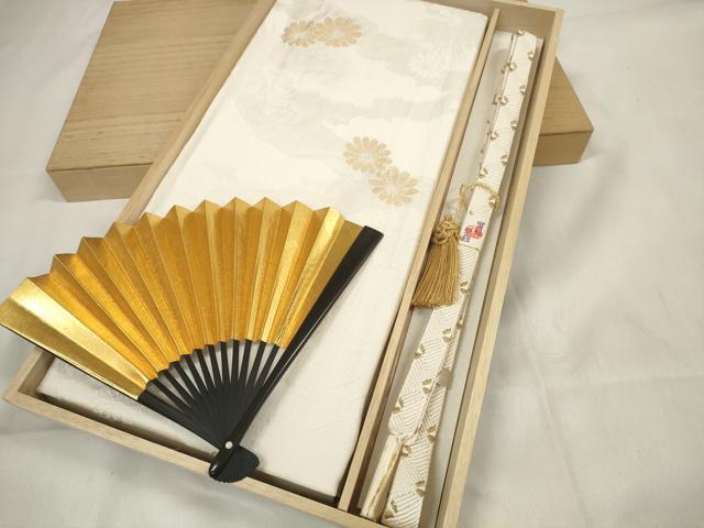 平和屋着物●和装小物　帯締め・帯揚げ・扇子セット　礼装用　松地紋　菊　金糸　組紐　亀房付き　逸品　未使用　DAAV8471zzz