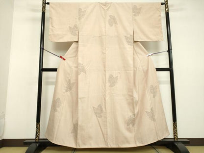 平和屋着物●本場結城紬　重要無形文化財　100亀甲　飛び亀甲柄　舞蝶文　灰梅色地　正絹　逸品　未使用　DAAV8645tw
