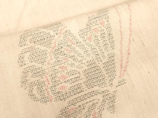 平和屋着物●本場結城紬　重要無形文化財　100亀甲　飛び亀甲柄　舞蝶文　灰梅色地　正絹　逸品　未使用　DAAV8645tw