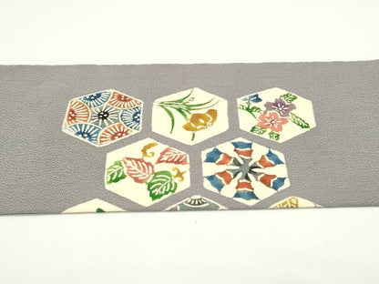 平和屋着物●塩瀬　九寸名古屋帯　型染め　亀甲草花文　薄色　鬼しぼ縮緬　正絹　逸品　DAAV9059ob