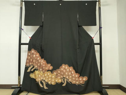平和屋着物■豪華黒留袖　駒刺繍　枝松文　金彩　正絹　逸品　DAAW2173zy