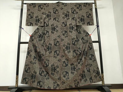 平和屋着物●本場大島紬 7マルキ 亀甲葡萄蔦の葉文 やまと誂製 正絹 逸品 DAAW5068ud