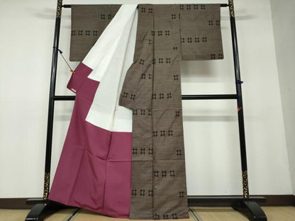 平和屋着物●本場大島紬 7マルキ 幾何学文様 松坂屋扱い 正絹 逸品 DAAW5327ud