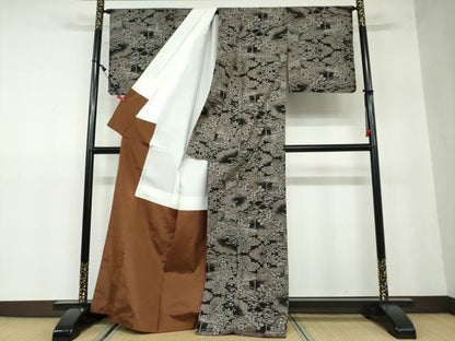平和屋着物●本場大島紬 古代染色純泥染 割り込み絣 風景草花文 窪田織物謹製 証紙付き 正絹 逸品 DAAW5437ud