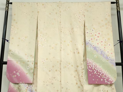 平和屋着物●豪華振袖　駒刺繍　舞桜文　暈し染め　金銀彩　正絹　逸品　DAAW5660ud