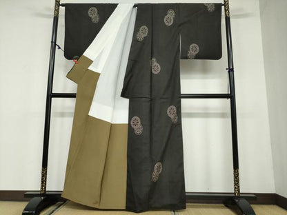 平和屋着物●本場大島紬 7マルキ 地空き 源氏車文 正絹 逸品 DAAW5670ud