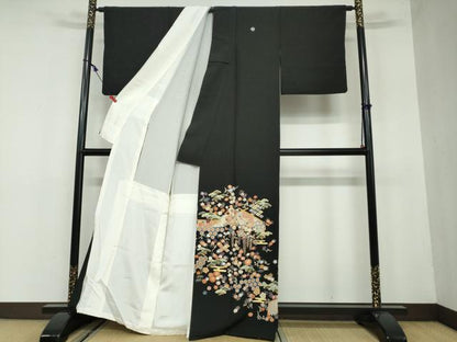 平和屋着物●豪華黒留袖　駒刺繍　吉祥飛鶴草花文　金彩　無落款　正絹　逸品　DAAW5676ud