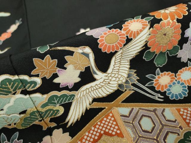 平和屋着物●豪華黒留袖　駒刺繍　吉祥飛鶴草花文　金彩　無落款　正絹　逸品　DAAW5676ud