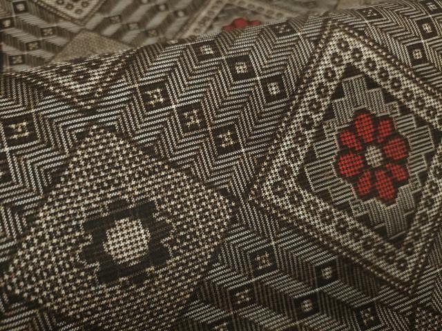 平和屋着物●希少 本場大島紬 龍郷絣 反物 着尺 花菱文 証紙付き 逸品 未使用 DAAW7547zzz