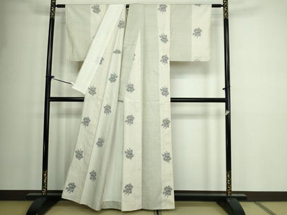 平和屋着物▽本場大島紬 白大島 単衣 9マルキ 舞花文 正絹 逸品 DAAW9194sf