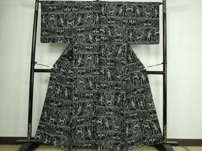 平和屋着物▽上質な紬 単衣 壁画文様 狩猟文 黒地 正絹 逸品 未使用 DAAW9276sf