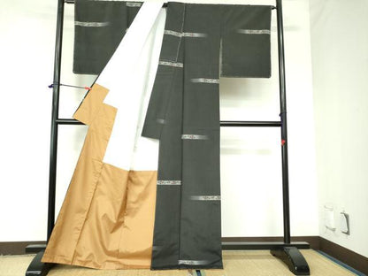 平和屋着物●上質な紬　横段花文　黒地　正絹　逸品　未使用　DAAX1248op