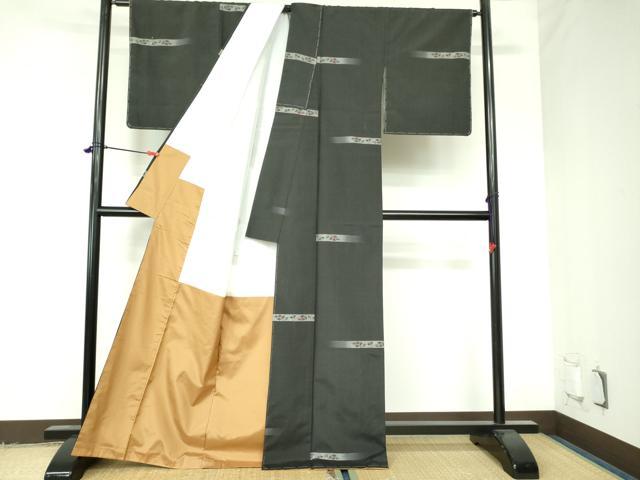 平和屋着物●上質な紬　横段花文　黒地　正絹　逸品　未使用　DAAX1248op