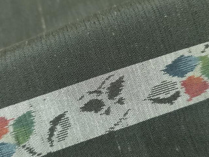 平和屋着物●上質な紬　横段花文　黒地　正絹　逸品　未使用　DAAX1248op