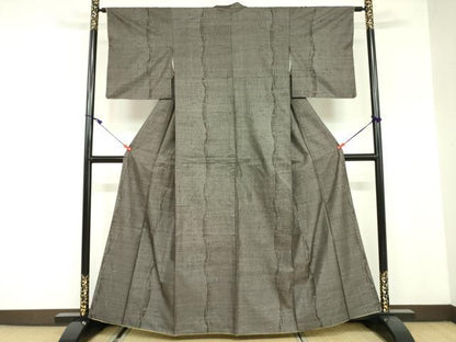 平和屋着物●本場大島紬 9マルキ 唐草文 正絹 逸品 DAAX1484op