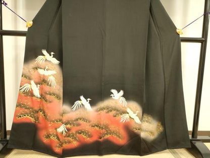 平和屋着物■豪華黒留袖　飛鶴松葉文　暈し染め　金彩　正絹　逸品　DAAX1919op