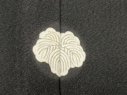 平和屋着物■豪華黒留袖　駒刺繍　群鶴松文　金銀彩　正絹　逸品　DAAX2263xg
