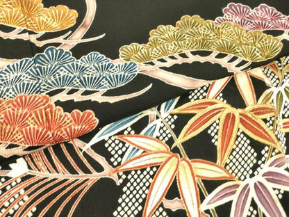 平和屋着物●豪華黒留袖　駒刺繍　籬松文　金糸　正絹　逸品　DAAX3780az