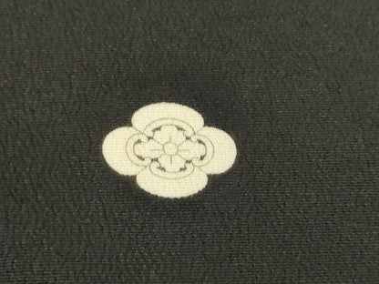平和屋着物●豪華黒留袖　駒刺繍　籬松文　金糸　正絹　逸品　DAAX3780az