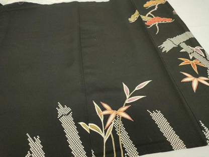 平和屋着物●豪華黒留袖　駒刺繍　籬松文　金糸　正絹　逸品　DAAX3780az