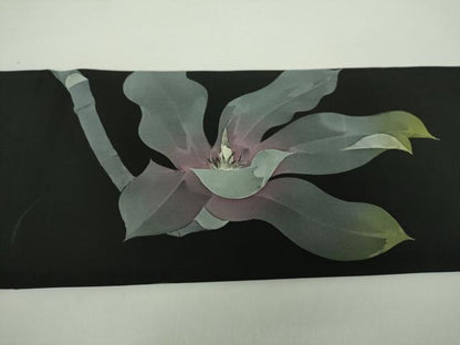平和屋着物●塩瀬　九寸名古屋帯　作家物　ろうけつ染め　枝花文　黒地　正絹　逸品　DAAX4935ps
