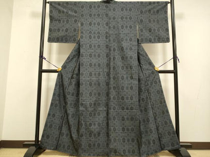 平和屋着物●本場大島紬　幾何学横段文　正絹　逸品　DAAX8515du