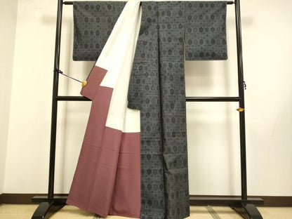 平和屋着物●本場大島紬　幾何学横段文　正絹　逸品　DAAX8515du